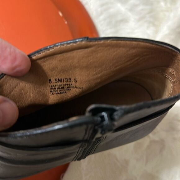 Lucky Brand 8.5 Black Tan Mabina Zip Side Buckle Leather Ankle Heel Boots - Picture 8 of 13